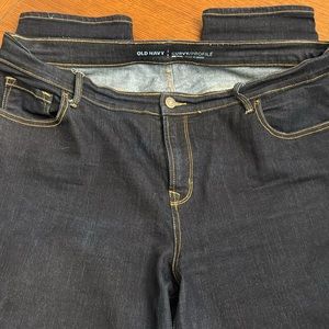Old Navy curvy mid-rise straight leg dark denim jeans. Size 16s